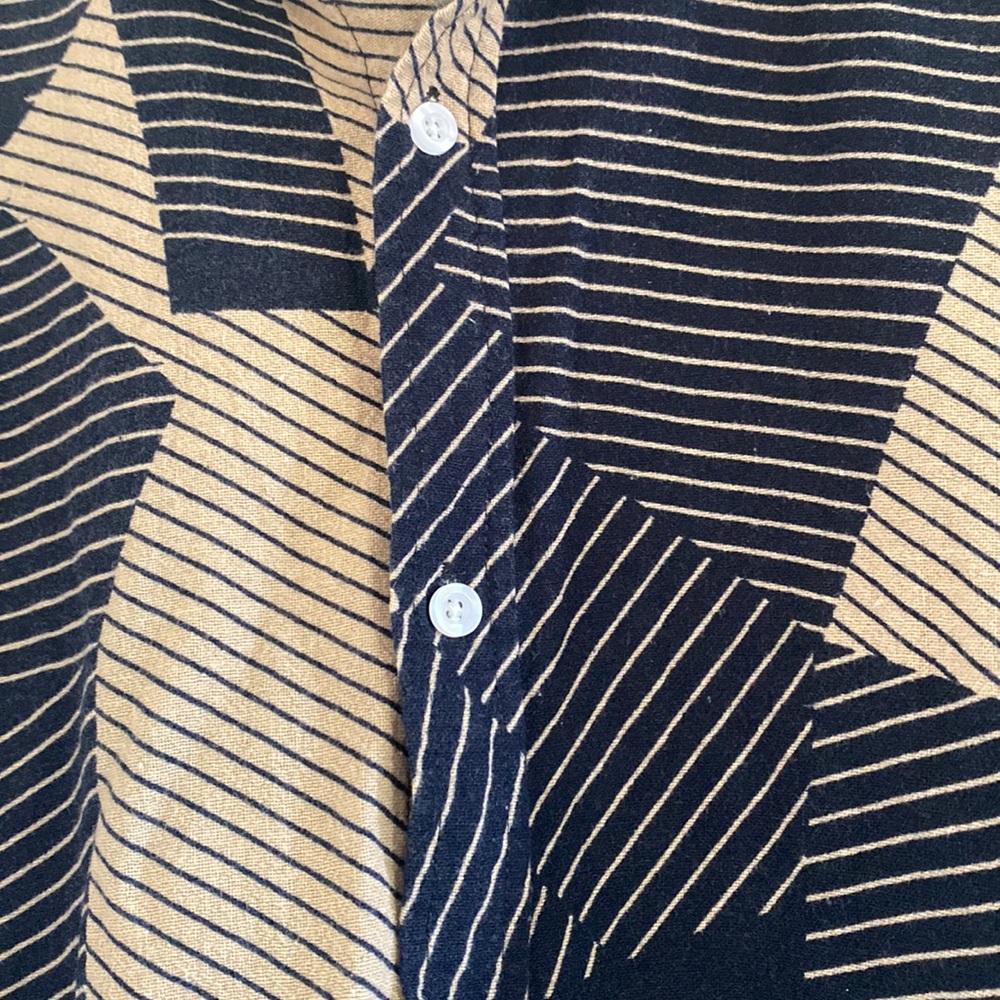 Button down - Picture 2 of 2